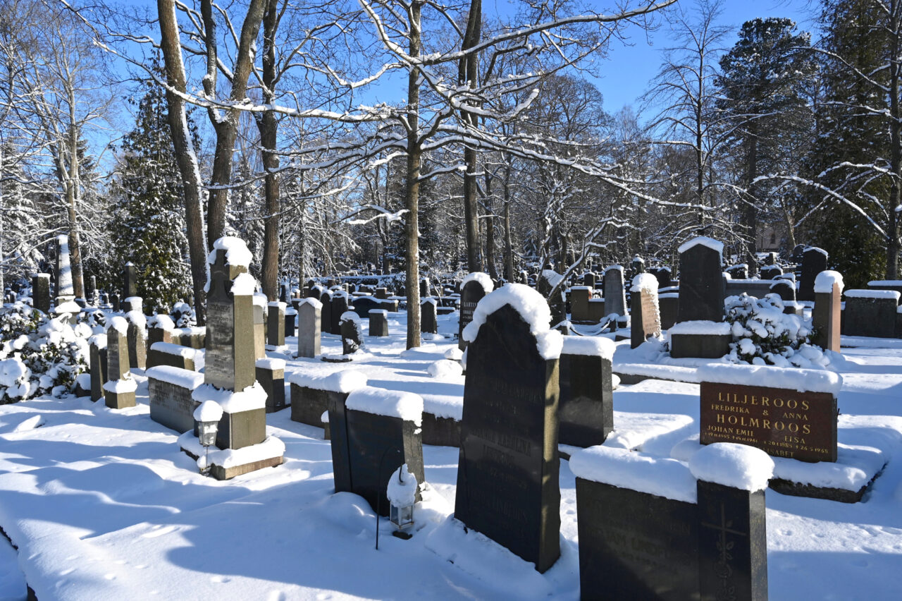 Hietaniemi Cemetery in winter