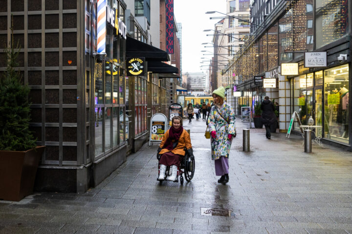 Ateneuminkuja alley has an accessible entrance to Ateneum Art Museum