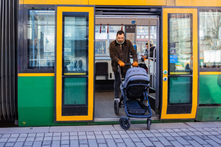 Moving around with strollers (1)